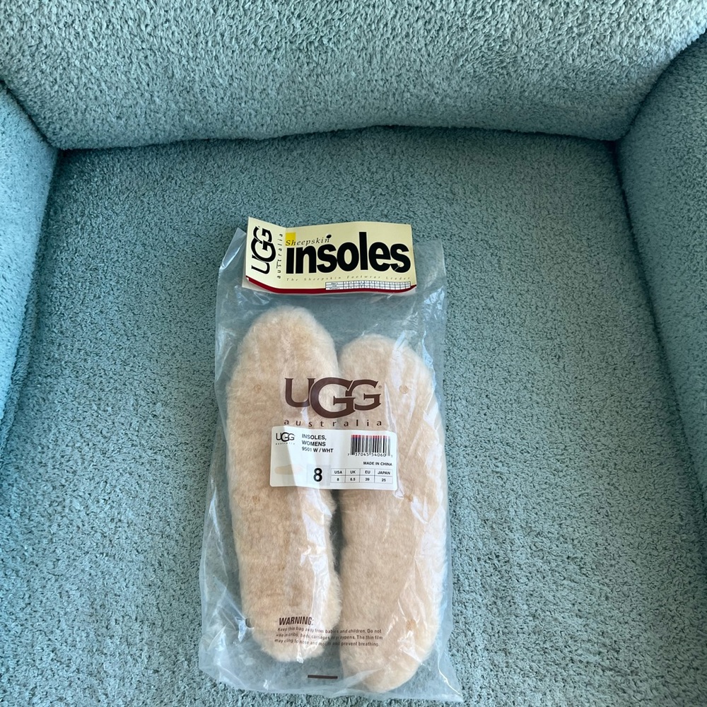 Nwt in package UGG sheepskin insoles.